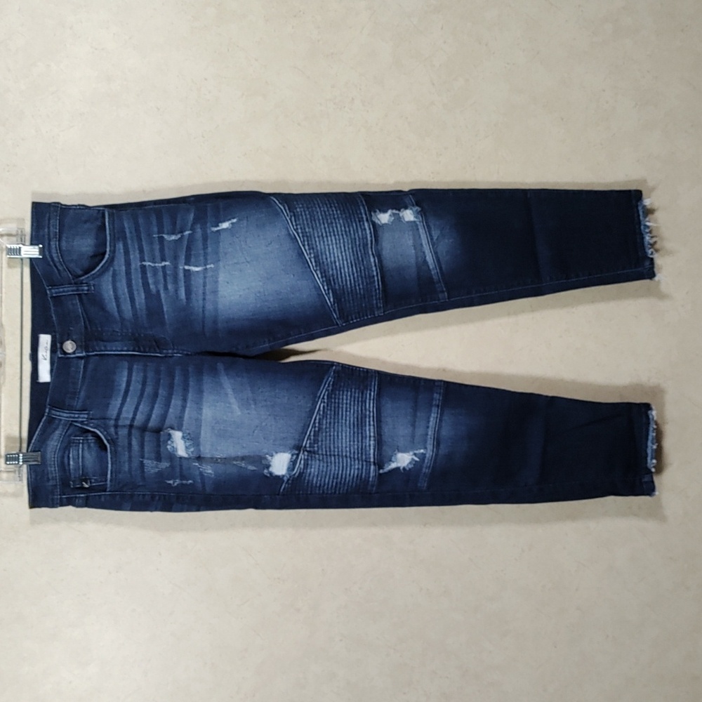 7102 KanCan dark wash knee pleated ankle fray jeans 30